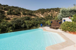 Casa con vistas increíbles, piscina Infinity y jardín con rincones preciosos